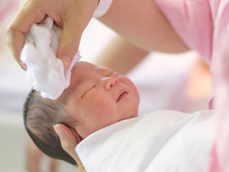 Know Everything that is related to your baby's skin care | आपल्या बाळाच्या सौम्य त्वचेसाठी सर्वोत्तम काय?... कशी कराल निवड?