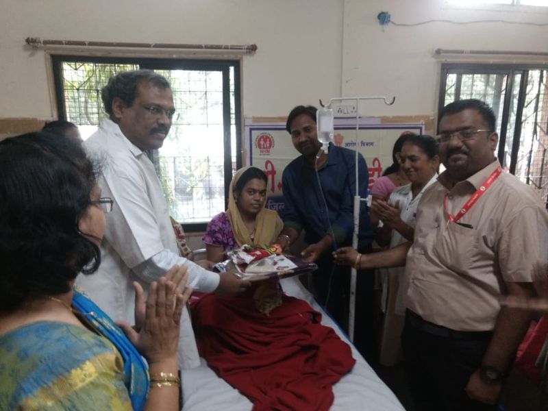 welcome of new born girl at Nashik district hospital in unique way | मुलगी झाली हो! सनईच्या सुरात मुलीचं स्वागत; जिल्हा रुग्णालयाचा स्तुत्य उपक्रम