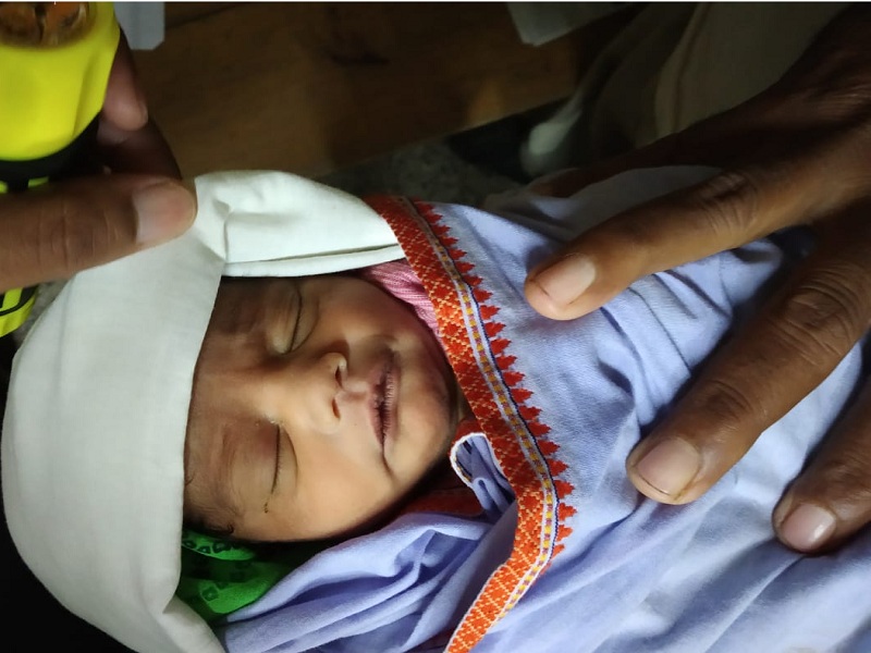 A four-day-old infant was found in a field near the river Dhamana | धामना नदीजवळील शेतात चार दिवसाचे अर्भक आढळले 