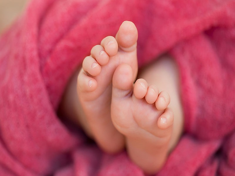 Newborns found in onion fields; Baby handed over to Snehalaya | कांद्याच्या शेतात आढळले नवजात अर्भक; स्नेहालयाकडे बाळ सुपूर्द
