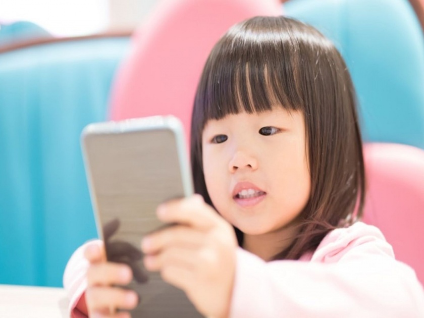 WHO guidelines 1 hour screen time only for kids under five years | लहान मुलांना यापेक्षा जास्त स्क्रिनसमोर बसू देऊ नये; WHOचा रिपोर्ट