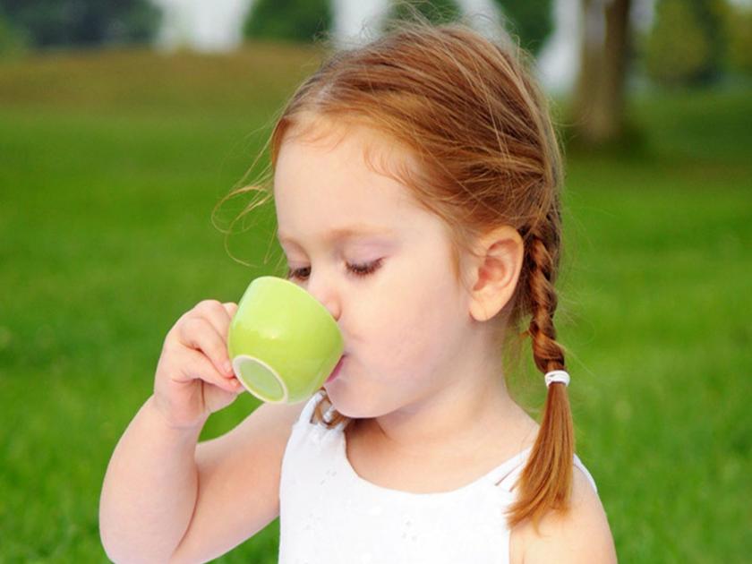 Kids drinking tea habit can cause health problems | तुमची मुलंही चहा पितात का?; वेळीच सावध व्हा!
