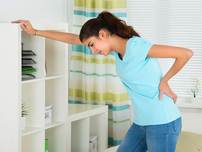 The reason behind back pain is not the way to sleep? | तुमची ही सवय तर तुमच्या पाठदुखीचं कारण नाही ना?