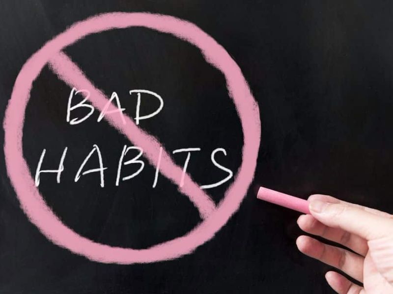 #Bestof2017 : leave these bad habbits before entering in 2018 | 2018 मध्ये पदार्पण करण्यापूर्वी ‘या’ सवयी मोडाच