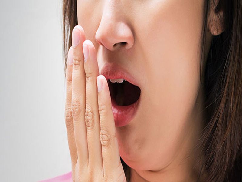 ways to lose bad breath naturally | तोडांची दुर्गंधी दूर करण्यासाठी करा 'हे' उपाय!
