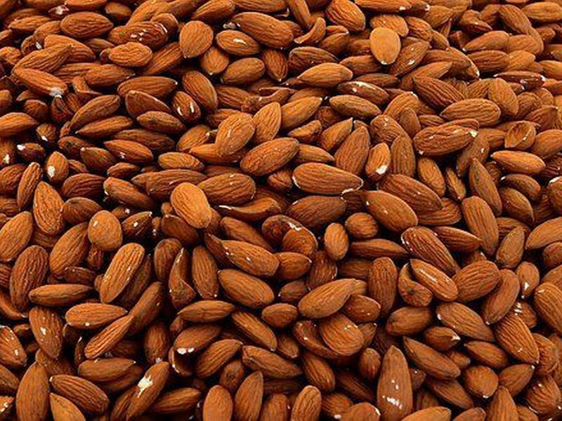 This year, almond sweet, and fig figs in Diwali! | यंदा दिवाळीत बदाम गोड, तर अंजीर कडू!