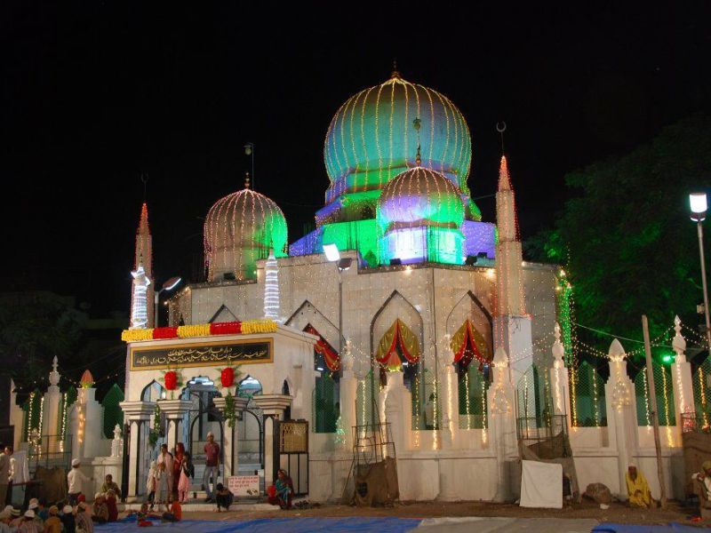 Shab-e-Marez: Nightly crowd for mosque in mosques | शब-ए-मेराज : नमाजपठणासाठी मशिदींमध्ये रात्रभर गर्दी