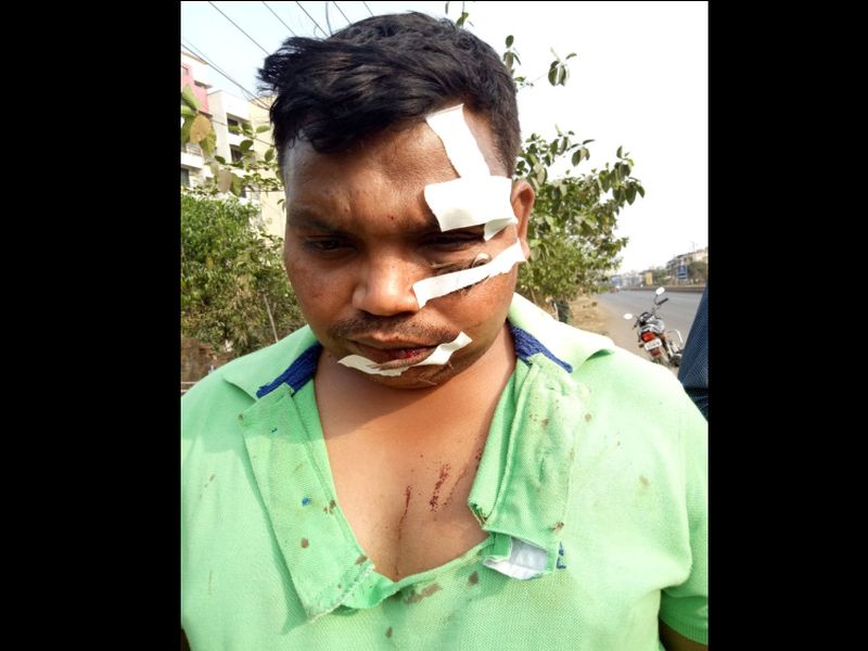 Badlapur: Child sexually assaulted by school bus driver | बदलापूर : चिमुकल्याचा स्कूल बसचालकाकडून लैंगिक छळ, जाब विचारणा-या वडिलांनाच बेदम मारहाण