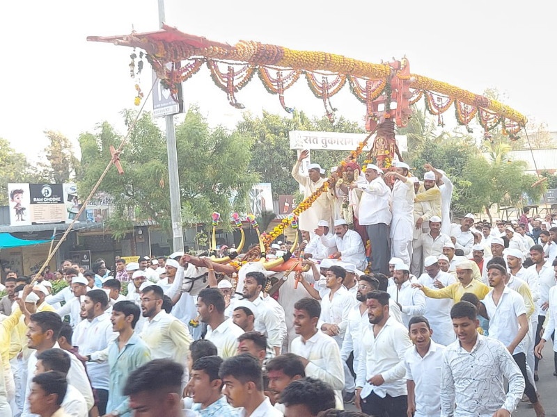 'Mhatoba's name is good', Hinjewadi burst into cheers; Bagad procession started in the presence of thousands of devotees | 'म्हातोबाच्या नावानं चांगभलं', जयघोषात दणाणली हिंजवडी; हजारो भविकांच्या उपस्थितीत निघाली बगाड मिरवणूक