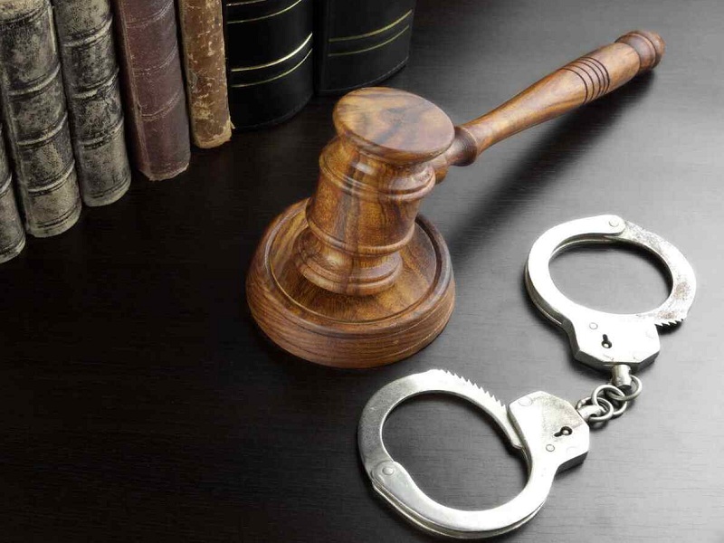 Defrauding the court by forging documents for bail pune crime news | Pune Crime : जामिनासाठी 'त्याने' न्यायालयात दिली बनावट कागदपत्रे