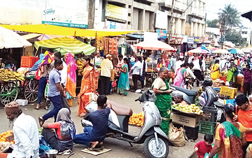 Gadhinglaj week market place should be changed ..! | गडहिंग्लज आठवडा बाजाराची जागाच बदलायला हवी..!