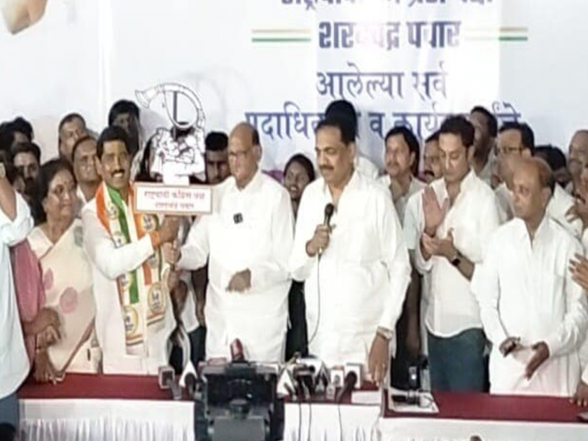 Bajrang Sonavane joins NCP Sharad Pawar; Sonwane or Mete against Pankaja Munde for Beed Lok Sabha? | बजरंग सोनवणेंच्या हाती 'तुतारी'; बीड लोकसभेसाठी पंकजा मुंडेंच्या विरोधात सोनवणे की मेटे? 