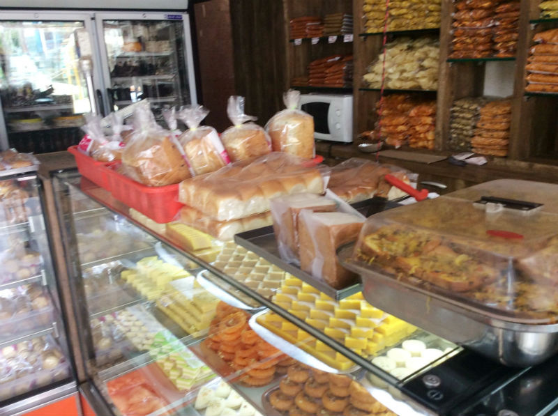 Shutdown of 250 bakery shops in Solapur city due to plastic ban | प्लास्टिक बंदीमुळे सोलापूर शहरातील २५० बेकरी दुकाने बंद