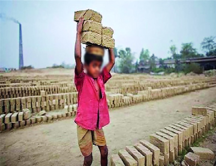  The liberation of more than two and half child labor -: The precious work of the Childline Institute | अडीचशेहून अधिक बालकामगारांची मुक्तता - : चाईल्डलाईन संस्थेचे अनमोल कार्य