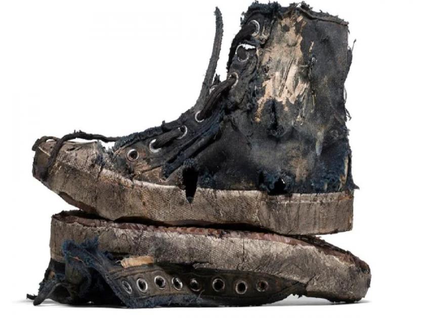 balenciaga destroyed sneakers high price weird shoes got trolled online | "बूट 48 हजारांचे आहेत, पण कंपनीने कचऱ्याच्या ढिगाऱ्यातून आणल्याचं दिसतंय"