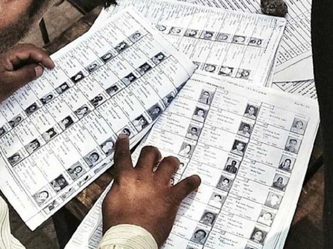 Visit the polling station officer | मतदान केंद्रस्तरीय अधिकाऱ्यांच्या घरभेटी, फॉर्म नं 6 भरुन घेण्याच्या सूचना