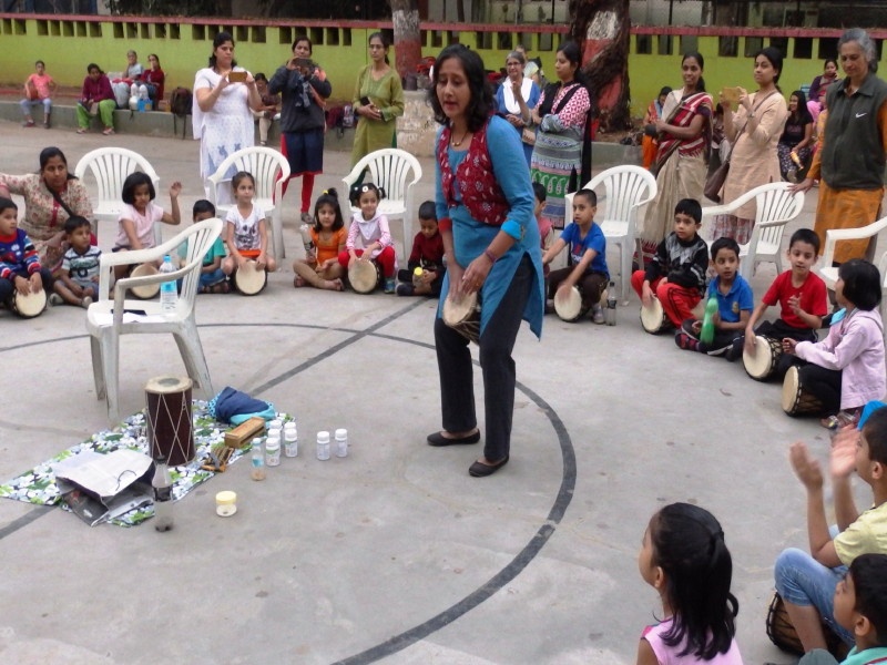 Children take pleasure in African drumming; Unique Activities in Balranjan Center, Pune | मुलांनी घेतला आफ्रिकन ढोलवादनाचा आनंद; बालरंजन केंद्रात अनोखा उपक्रम