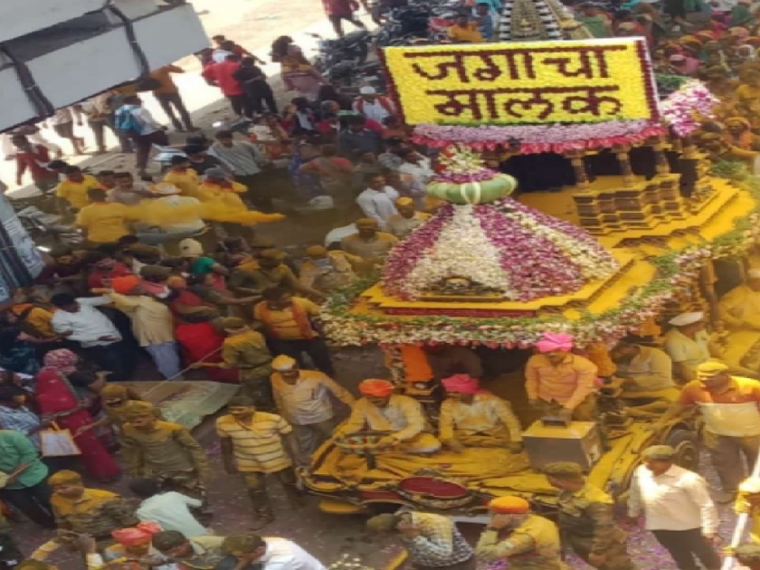 Grand procession of Balumama Rathotsava attended by thousands of devotees at Adamapur | Kolhapur: आदमापूर येथे हजारो भाविकांच्या उपस्थित बाळूमामांच्या रथोत्सवाची भव्य मिरवणूक 