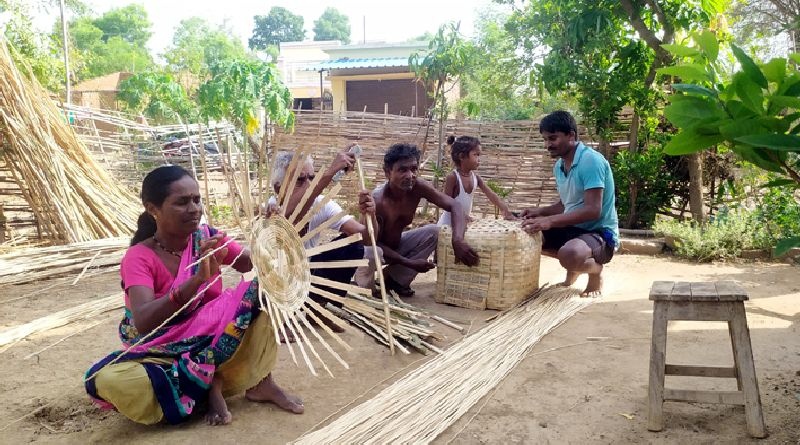 no bamboo available in depot, double rate in outside, Bamboo artisans have to live a life of neglect | आगरात बांबू नाही, बाहेर दुप्पट भाव, पोट भरायचे कसे? कारागिरांची व्यथा