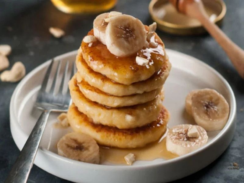 Yummy banana pancake recipe | तोंडाला पाणी सोडणाऱ्या बनाना पॅनकेकची सोपी रेसिपी, असे करा तयार!