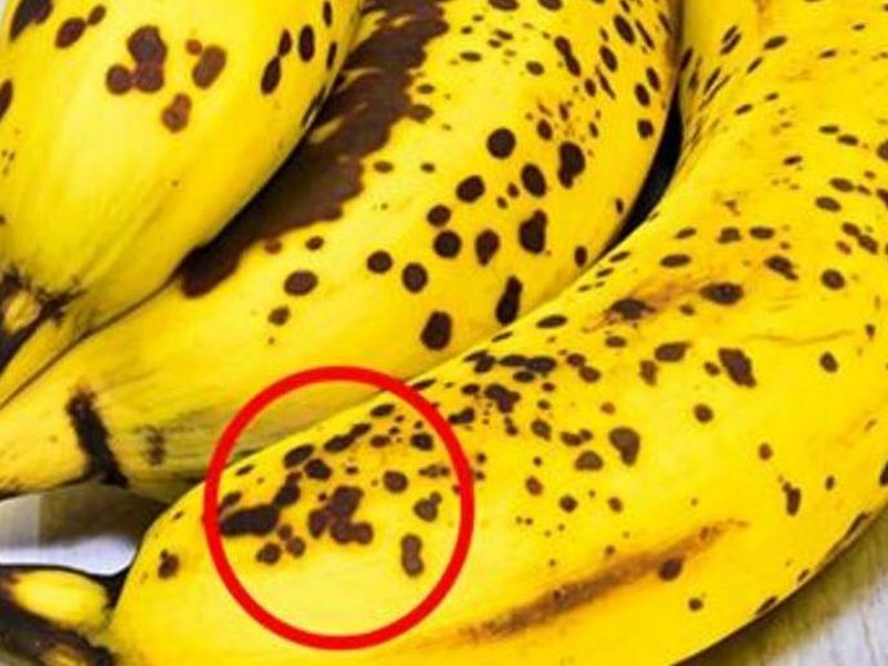 Amazing health benefits of eating black spots banana | काळे डाग असलेल्या केळीचे आरोग्यदायी फायदे!