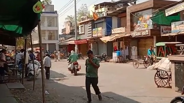 Spontaneous response of traders at Bharat Bandla Yavatmal | व्यापाऱ्यांच्या भारत बंदला यवतमाळ येथे उत्स्फूर्त प्रतिसाद
