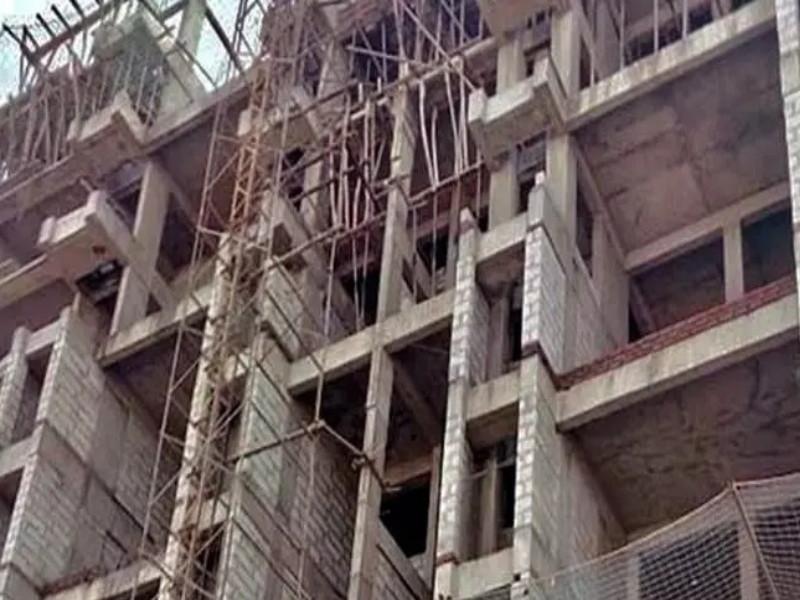 Death of a contractor on a construction project Accident due to fall from twelfth floor | बांधकाम प्रकल्पावर कंत्राटदाराचा मृत्यू; बाराव्या मजल्यावरून पडल्याने दुर्घटना