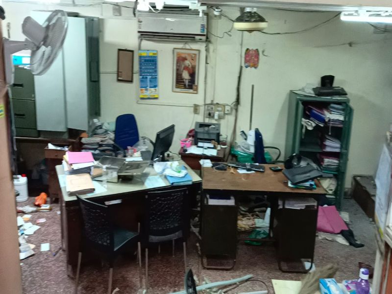 Burglars break into National UCO Bank wall; Computer missing | युको बॅँकेच्या भींतीला चोरट्यांकडून भगदाड; संगणक गायब