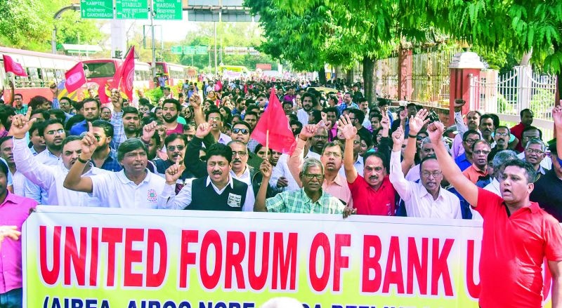 2800 crore transactions in Nagpur due to bank strike collapse | बँक संपामुळे  नागपुरात  २८०० कोटींचे व्यवहार ठप्प 