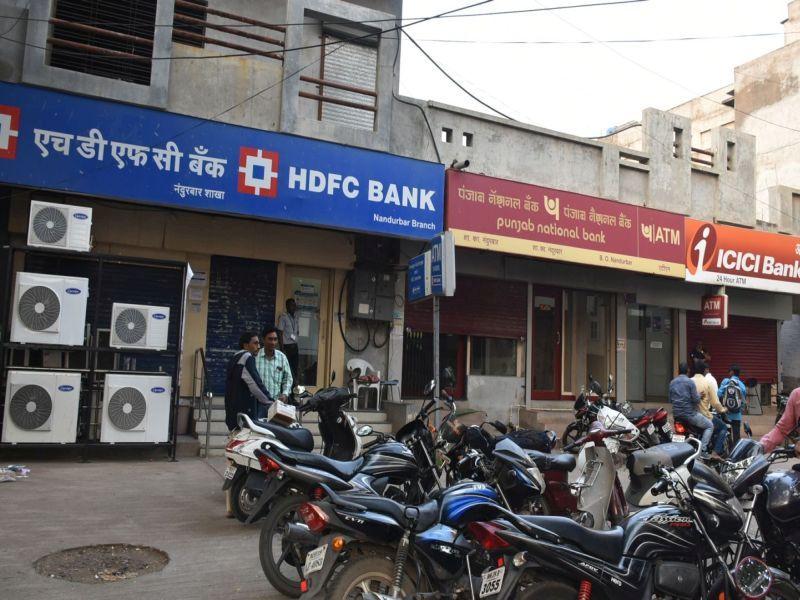 Lockerroom tight security in Nandurbar banks | नंदुरबारातील बँकांमध्ये लॉकररूमची कडेकोट सुरक्षा