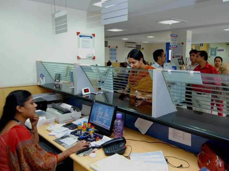 Amarnath bank officials have raised issues of account holders | अमराठी बँक अधिकाऱ्यांमुळे खातेदारांच्या अडचणी वाढल्या