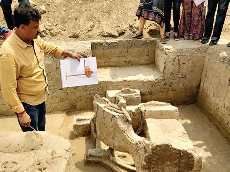  Chantons and weapons in the Bronze Age found for the first time in the excavation | उत्खननात प्रथमच सापडले ब्रॉन्झ युगातील रथ व शस्त्रे