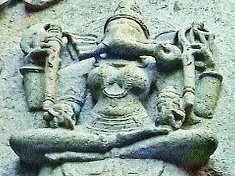 A unique view of Ganaraya in the temple of Bhuleeshwar | भूलेश्वर मंदिरात गणरायाचे आगळेवेगळे दर्शन