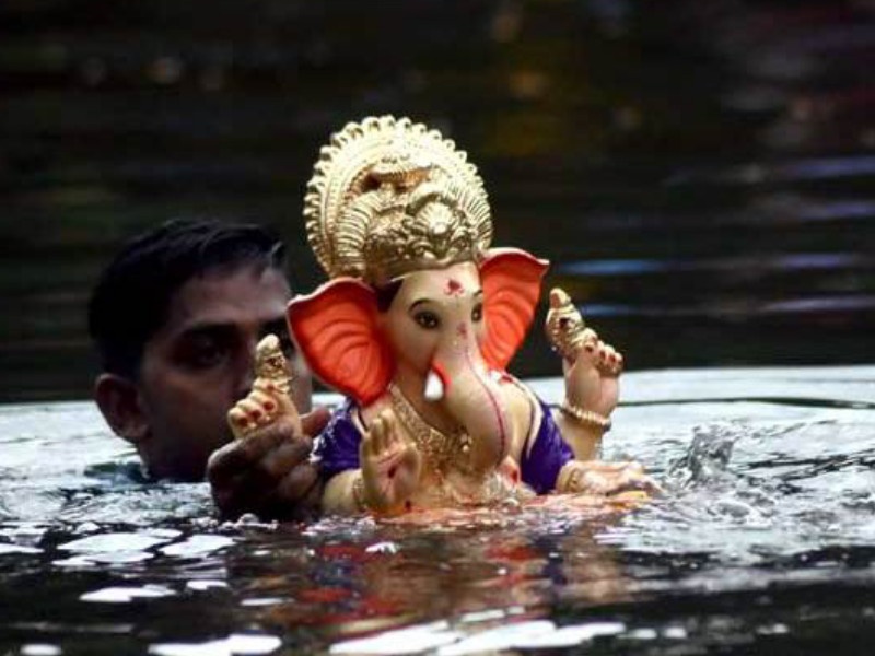 Immersion of Bappas should be done at home in Pune; The mayor appealed | Ganesh Festival 2021: पुण्यात घरच्या घरीच करावे बाप्पांचे विसर्जन; महापौरांनी केलं आवाहन