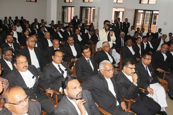 National Loknuddhi with 25 judges from the judicial office | राष्ट्रीय लोकन्यायालयासह २५ पासून वकील न्यायालयीन कामकाजापासून अलिप्त 