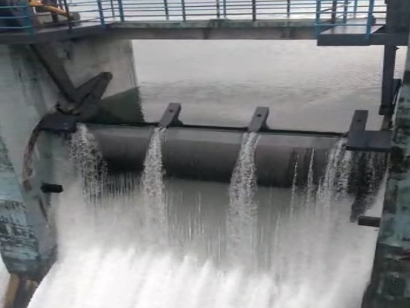 Barvi dam 100 percent full Discharge of 700 cusecs of water per second through eight gates | बारवी धरण १०० टक्के भरले; आठ दरवाज्यातून सेकंदाला ७०० क्युसेक पाण्याचा विसर्ग 