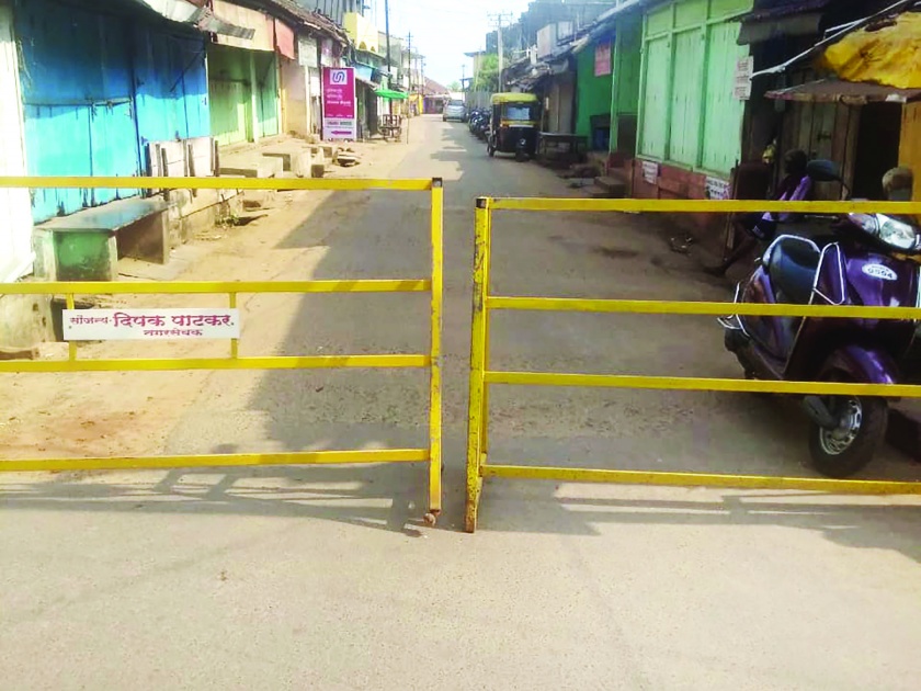 Barricades were erected on major roads in Malvan city | मालवण शहरातील प्रमुख रस्त्यांवर बॅरिकेट्स उभारले