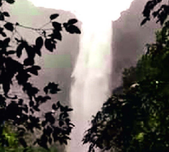  Burke Falls - Pundhasruhrabh Falls, Scenic Premises | पर्यटकांना खुणावतोय बर्कीचा धबधबा --पांढरेशुभ्र धबधबे, निसर्गरम्य परिसर