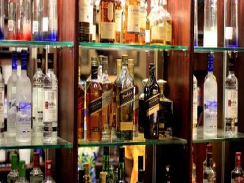 In Goa, half a bar of urbanized villages, liquor shops will get relief | गोव्यात शहरीकरण झालेल्या गावांमधील निम्म्या बार, मद्य दुकानांना दिलासा मिळणार