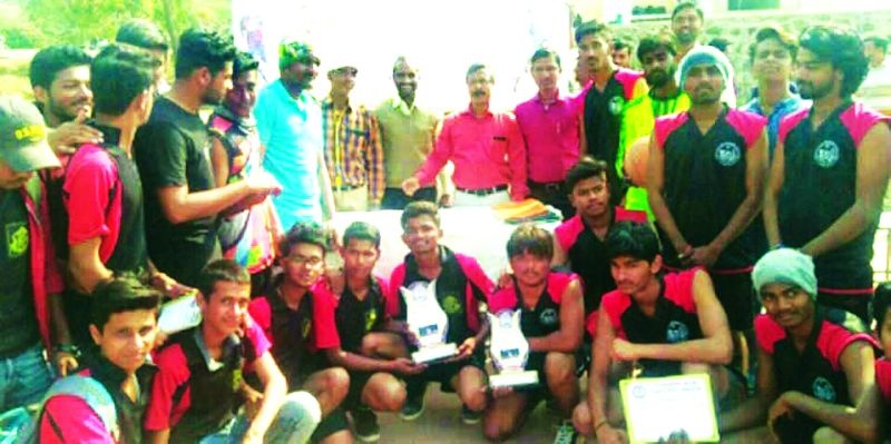Anuradha engineering college won the basketball tournament! | विभागीय बास्केटबॉल स्पर्धेत अनुराधा तंत्रनिकेतन विजयी!