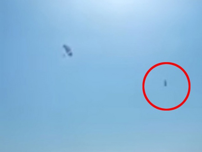 Girl celebrating 18th birthday plunges 1300ft to death along with skydiving instructor | १३०० फूट उंचीवर आकाशात साजरा करत होती १८वा बर्थडे आणि...
