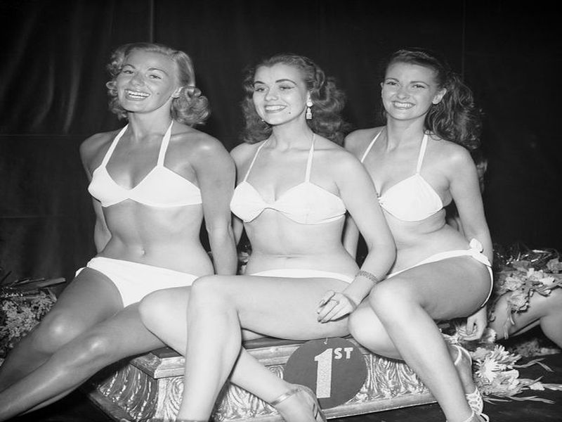 Bikini Day: When and how was the fashion of bikini started? | Bikini Day : ऑटोमोबाइल इंजिनिअरने केलं होतं मॉडर्न बिकीनीचं डिझाइन, जाणून घ्या बिकीनीचा इतिहास!