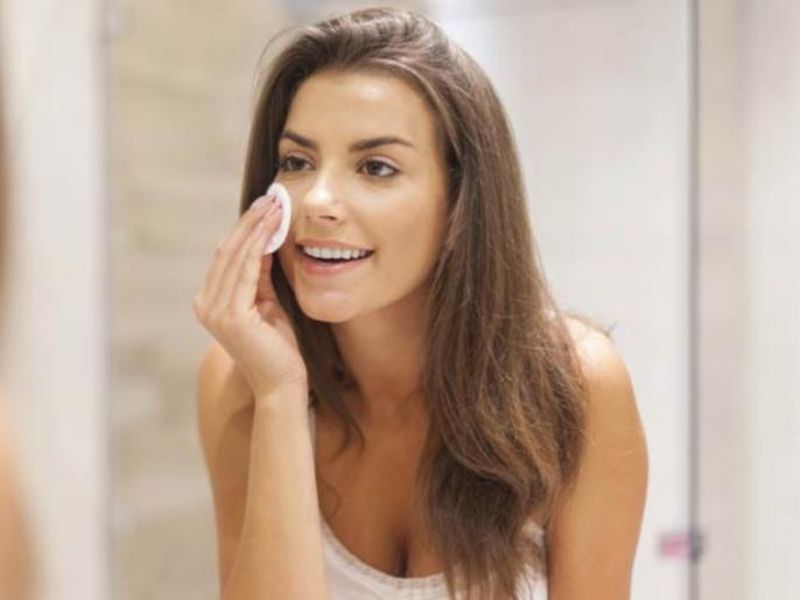 easy steps to get natural glow | आउटिंगच्या वेळी चेहऱ्यावर ग्लो आणण्यासाठी वापरा 'या' टिप्स!