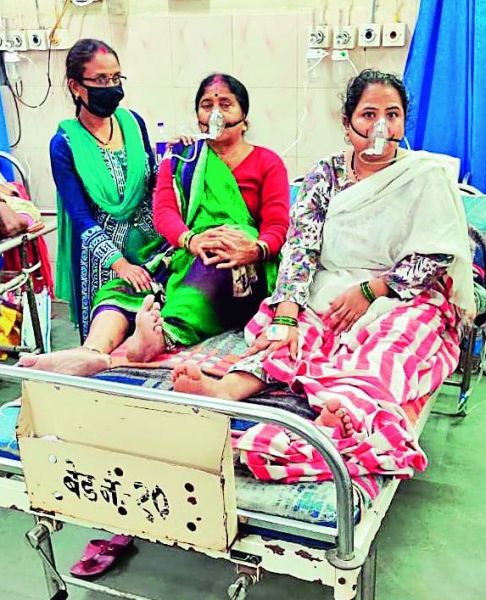 Two corona patients on one bed in Nagpur; Administration is weak | नागपुरात एका बेडवर दोन कोरोना रुग्ण; प्रशासन हतबल
