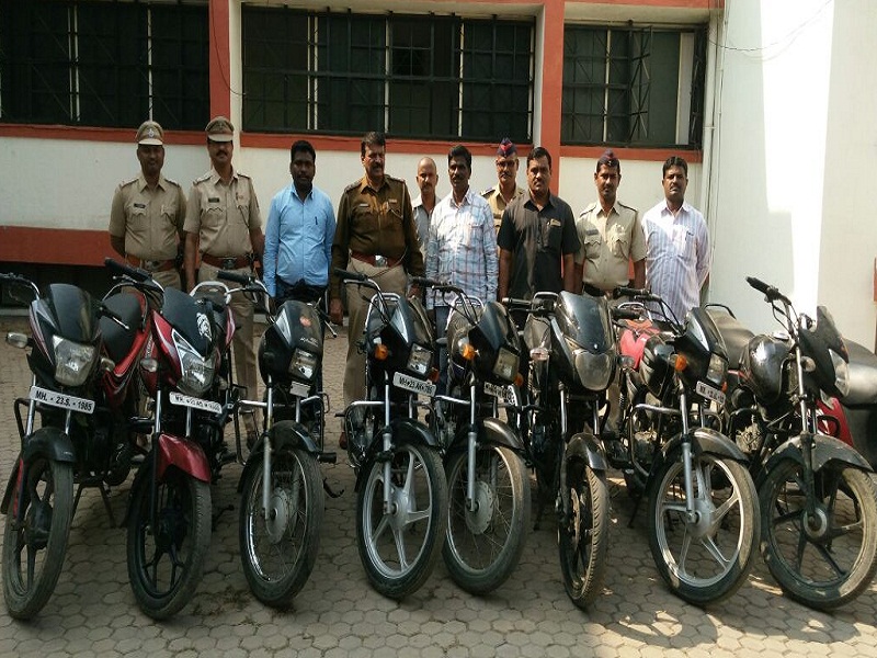 Beed police arrested 2 with stolen 11 bikes; Local crime branch action | बीडमध्ये चोरीच्या ११ दुचाकींसह दोघे ताब्यात; स्थानिक गुन्हे शाखेची कारवाई