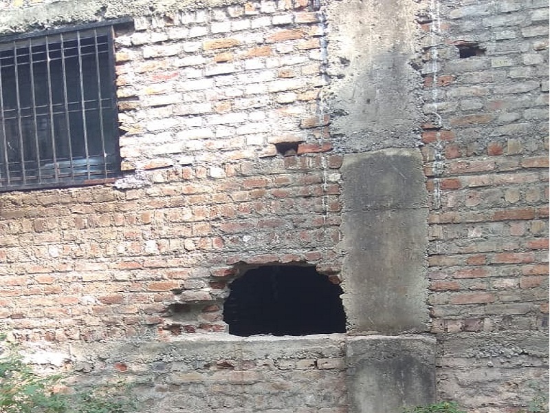 Thieves looted Godown by breaking wall in Aurangabad | गोडाऊनची भिंत फोडून चोरट्यांनी ३१० टायर केले लंपास