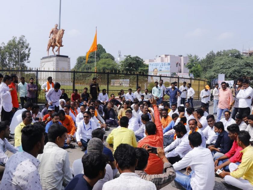 Maratha Reservation: Lathi charge on protestors in Jalna; Spontaneous response to Beed district bandh | जालन्यात आंदोलकांवर लाठीचार्जचे पडसाद; बीड जिल्हा बंदला उत्स्फूर्त प्रतिसाद