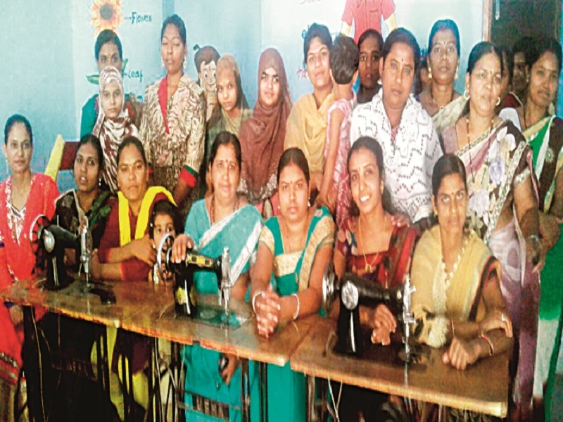 90 women became self-reliance from the sewing skill | शिवणकलेतून ९० महिलांना गवसला स्वावलंबनाचा राजमार्ग