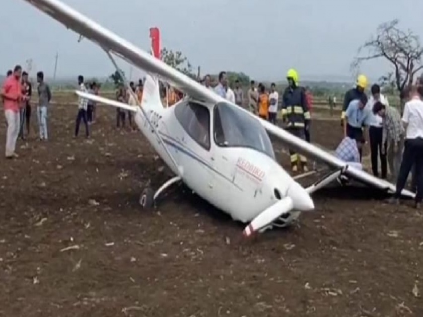 Training plane crashes near Belgaum, trainee pilot slightly injured | बेळगावजवळ प्रशिक्षण विमान कोसळले, प्रशिक्षणार्थी पायलट किरकोळ जखमी