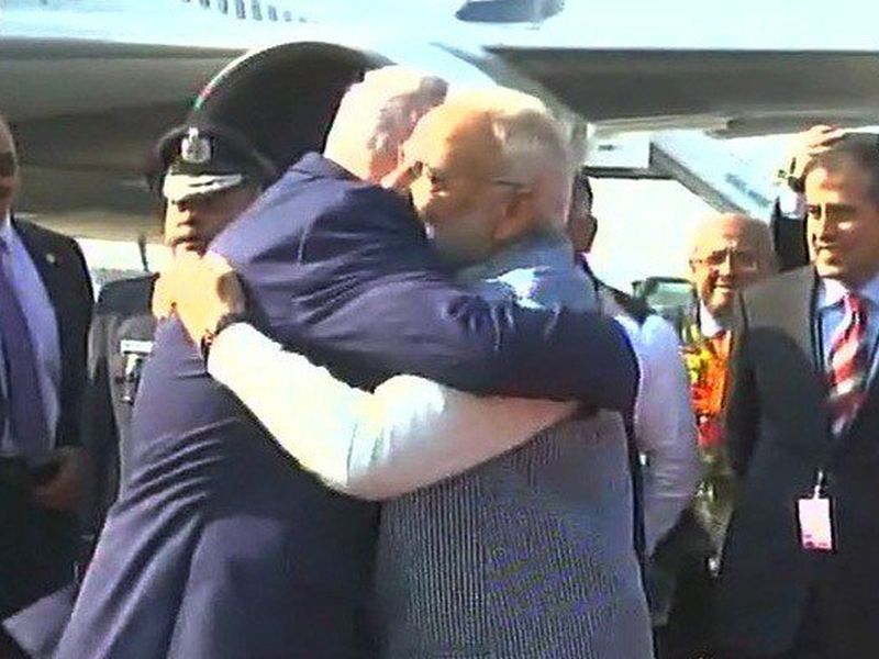 Israel Prime Minister Benjamin Netanyahu arrives in India, breaks protocol, Modi welcomes | इस्रायलचे पंतप्रधान बेंजामिन नेतान्याहू भारतात दाखल, प्रोटोकॉल तोडत मोदींनी केलं स्वागत